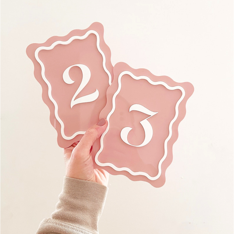 Wavy Wedding Table Numbers Cus - Table Number Gold recension och pris